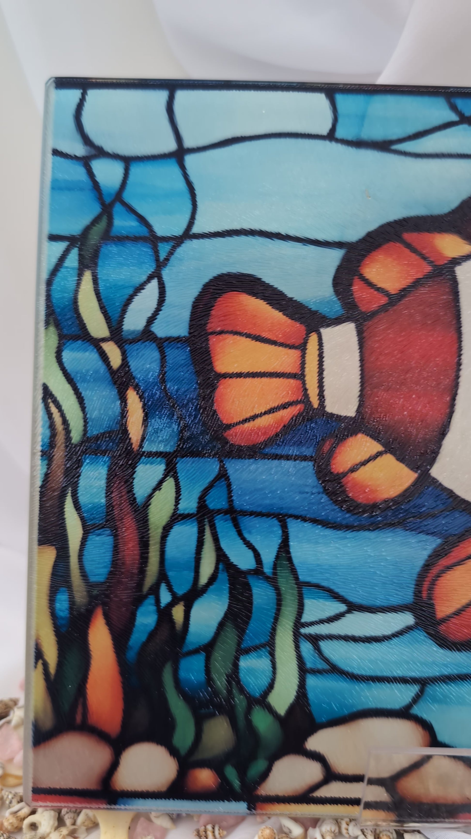 Video showing Clownfish stained glass effect toughened glass chopping board by Paws and Glow